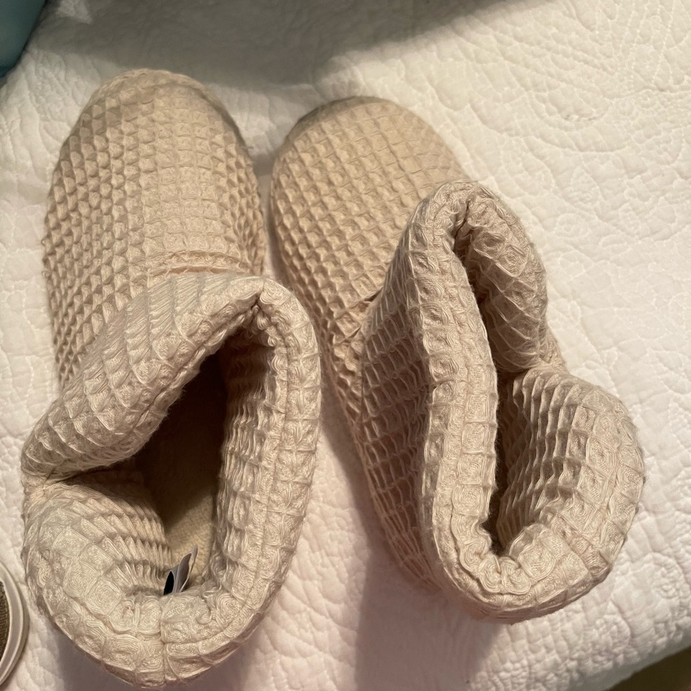 Parachute house slippers great condition